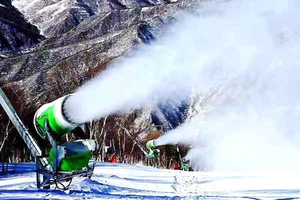 造雪機(jī)對(duì)滑雪場的作用您們了解多少呢