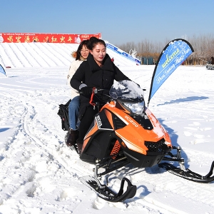 雪地摩托